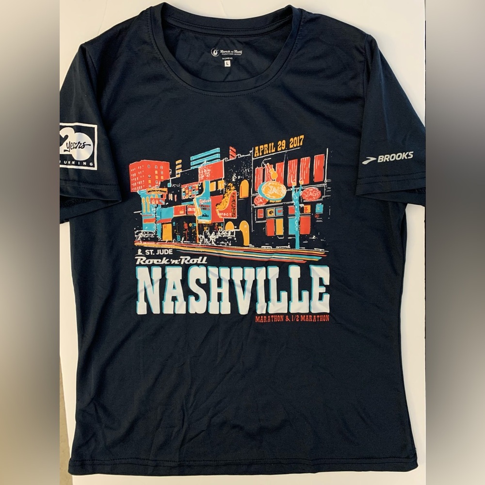 3/$20✨Brooks Black Short Sleeve Tee Rock n Roll Series Marathon 2017 Nashville - Picture 2 of 9